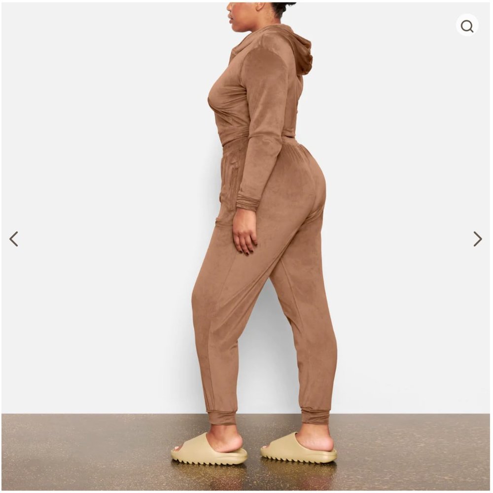 Skims Velour Jogger Sienna - Picture 3 of 4